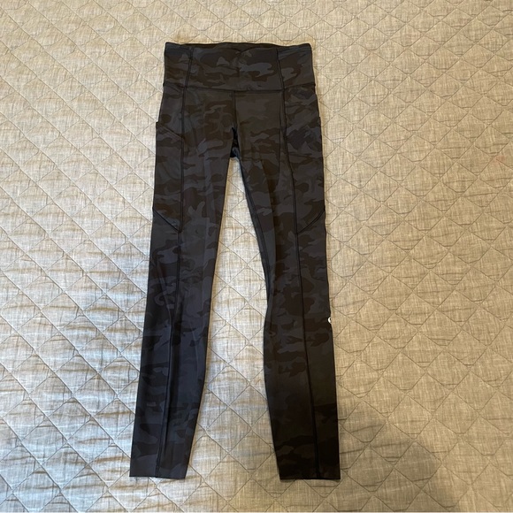 LULULEMON Fast & Free Leggings with Pockets. Size 4. - Picture 1 of 7